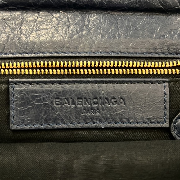 Authentic lightly used Balenciaga crossbody bag- Navy with gold hardware - Picture 4 of 9
